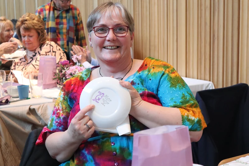 Vanessa liked her cake plate